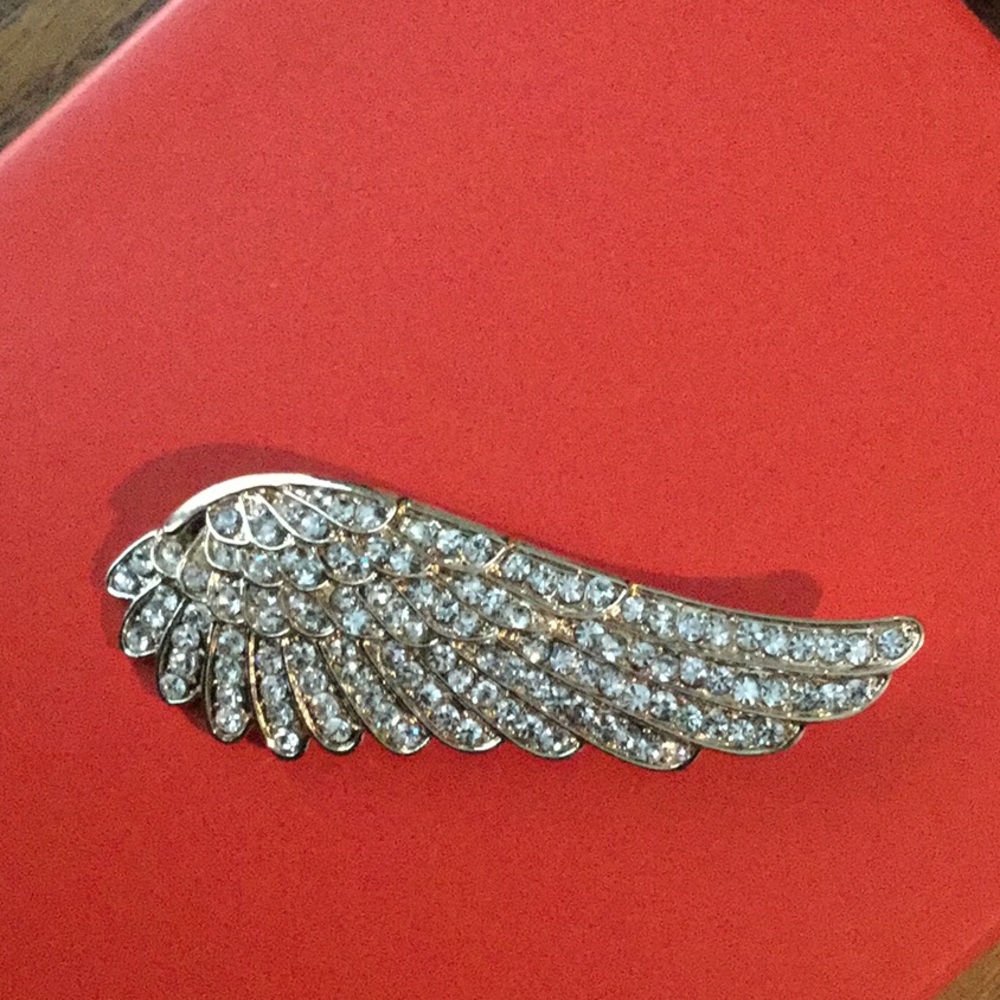 💰💰3 for $15 💰💰

Angel wing pin NWOT